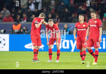 Da sinistra a destra Lars BENDER (LEV), Sven BENDER (LEV), Charles ARANGUIZ (LV), Julian BAUMGARTLINGER (LEV) deluso partite di Champions League, Turno preliminare, sesta giornata gruppo D, Bayer 04 Leverkusen (LEV) - Juventus (Juve ), su 11.12.2019 a Leverkusen / Germania. | Utilizzo di tutto il mondo Foto Stock