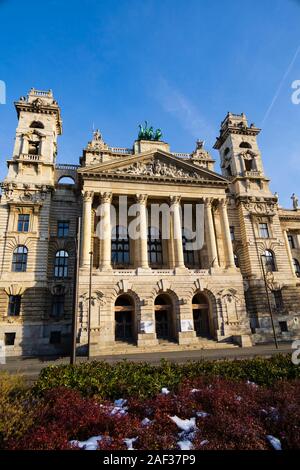 Museo di Etnografia, Nepraji Muzeum, Piazza Lajos Kossuth, inverno a Budapest, Ungheria. Dicembre 2019 Foto Stock