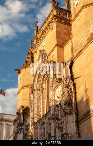 Esterno della Santa Cruz convento di Coimbra, in Portogallo, fondata nel 1131 Foto Stock