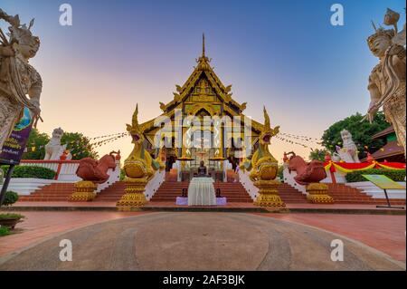 Krathum Baen distretto, Samut Sakhon, 8 dicembre 2019. Wat Tha Mai. Magnifico tempio buddista. Il nuovo tempio principale edificio è un pezzo d'arte. Foto Stock