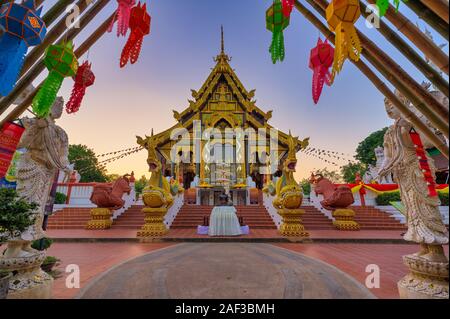 Krathum Baen distretto, Samut Sakhon, 8 dicembre 2019. Wat Tha Mai. Magnifico tempio buddista. Il nuovo tempio principale edificio è un pezzo d'arte. Foto Stock