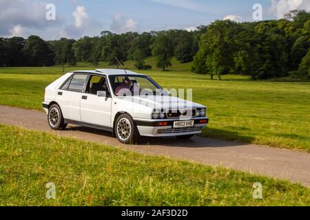 1991 Lancia Delta integrale bianca degli anni '90; auto classiche, storici, amati, vecchi timer, auto da rally veterano restaurata da collezione, veicoli di un tempo in arrivo per l'evento storico di Mark Woodward a Leighton Hall, Carnforth, Regno Unito Foto Stock