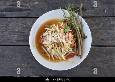 Thai som tam insalata di papaya sulla tavola Foto Stock