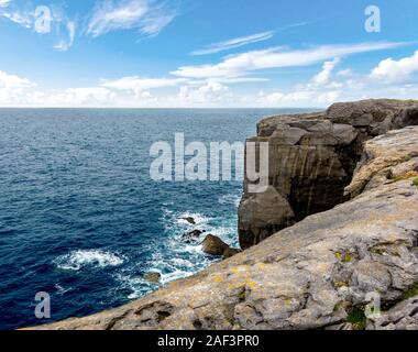 Bella vista delle scogliere di Moher (Aillte un Mhothair), il bordo del Burren regione nella contea di Clare, Irlanda. Foto Stock