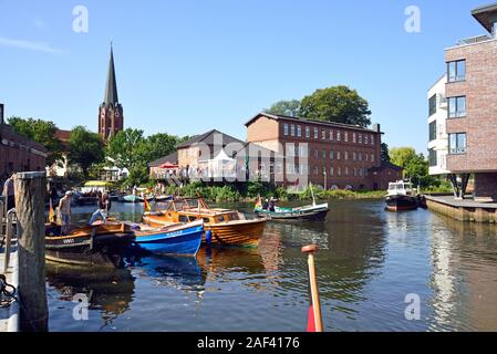 Europa, Deutschland, Niedersachsen, Buxtehude, Metropolregion Hamburg, Este, Hafen, Wohnen am Wasser, Treffen Tuccurboote, Foto Stock