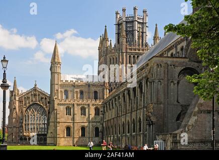 Cattedrale di Ely, Cambridgeshire. Ely è costruito sulla più alta terra di paludi. Foto Stock