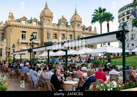 Il Café de Paris e casino de Monte Carlo, Place du Casino, Monte Carlo, il Principato di Monaco, Europa Foto Stock