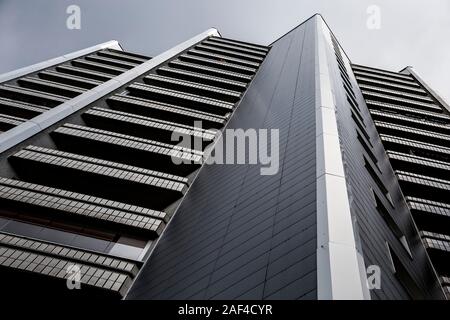 Un blocco a torre in Marzahn di Berlino, Germania Foto Stock