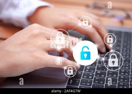 Sicurezza informatica e protezione dei dati personali on line, cyber security su internet, Foto Stock