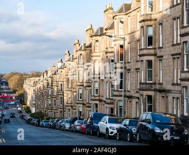 Cappelli tradizionali o tenement Appartamento terrazza edifici con finestre a baia, avvenenti Bank Avenue, Stockbridge, Edimburgo, Scozia, Regno Unito Foto Stock