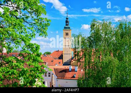 Paesaggio con chiesa francescana di San Giovanni Battista di Varazdin Foto Stock