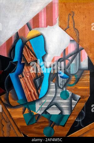 Natura morta con violino e foglio di musica di Juan Gris (1887-1927), olio su collage di carta su tela, 1914 Foto Stock