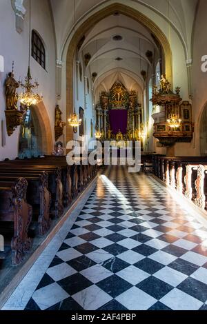 Interno di Saint James chiesa cattolica nella città di Leibnitz Austria Foto Stock