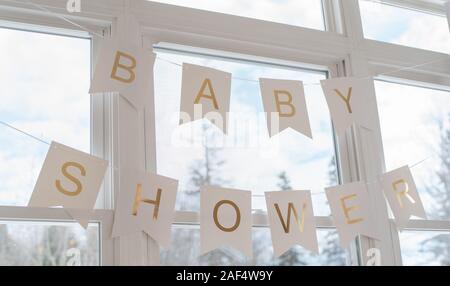 Shabby Chic rosa e oro baby shower decorazioni e tabella Foto Stock