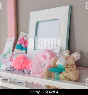 Shabby Chic rosa e oro baby shower decorazioni e tabella Foto Stock