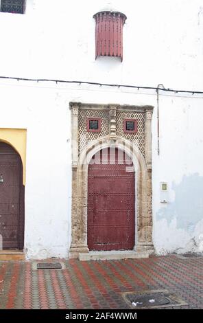 Porta nel quartiere Habous (nuova Medina) area di Casablanca, Marocco Foto Stock