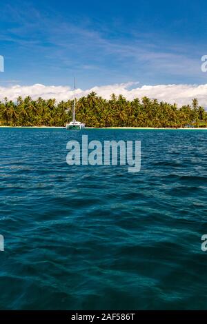 Catamarano a vela yacht nel San Blas, Panama Foto Stock