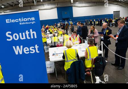 Edimburgo, Scozia, Regno Unito. Il 12 dicembre 2019. Parlamentare elezione generale conte presso il Royal Highland Centre di Edimburgo. Iain Masterton/Alamy Live News Foto Stock