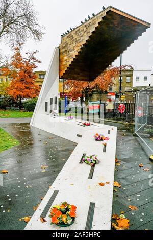 Scala verso il cielo, Bethnal Green Shelter Disaster Memorial, London, England, Regno Unito Foto Stock