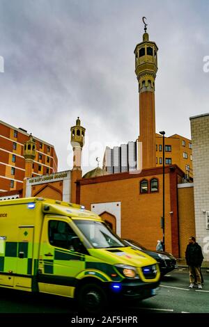 Ambulanza, East London , Moschea di Whitechapel, London, England, Regno Unito Foto Stock