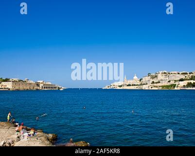 La vista della citta' capitale di Malta Valletta che è considerata dall'UNESCO come Sito del Patrimonio Mondiale Foto Stock