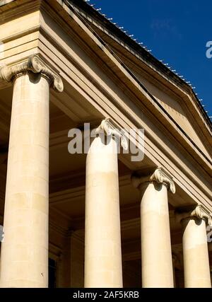 Dettagli e pilastri dal pubblico di Malta court house Foto Stock