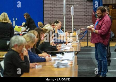 Brentood Essex xii dic. 2019 Elezione conteggio a Brentwood per la circoscrizione di Brentwood e Ongar Credito: Ian Davidson/Alamy Live News Foto Stock