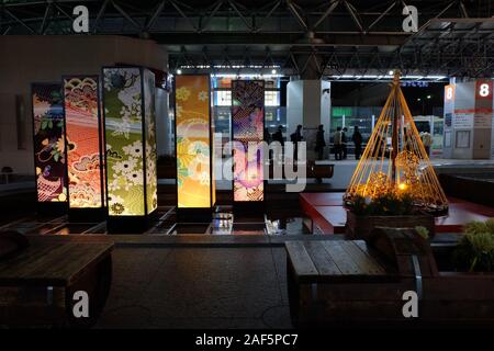 City Scape intorno alla rampa di Kanazawa stazione di JR West Foto Stock