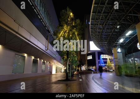 City Scape intorno alla rampa di Kanazawa stazione di JR West Foto Stock