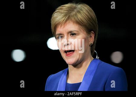 SEC Glasgow Scozia, elezioni generali 12 dicembre 2019. Nicola indirizzi di storione TV media presso la Glasgow conteggio. Alan credito Oliver / Alamy Live News Foto Stock