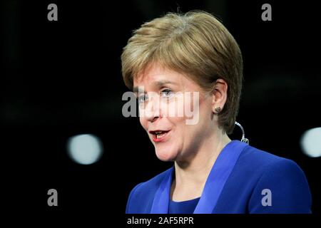 SEC Glasgow Scozia, elezioni generali 12 dicembre 2019. Nicola indirizzi di storione TV media presso la Glasgow conteggio. Alan credito Oliver / Alamy Live News Foto Stock