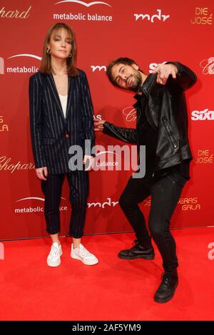 Leipzig, Germania. 12 Dic, 2019. Leipzig, Germania. 12 Dic, 2019. Max Giesinger e lotte vieni al '25 José Carreras Gala " a Leipzig Fiera. Credito: Gerald Matzka/dpa-Zentralbild/ZB/dpa/Alamy Live News Credito: dpa picture alliance/Alamy Live News Foto Stock