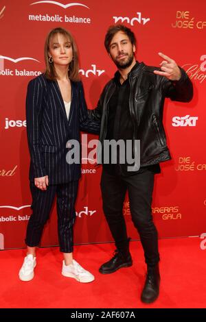 Leipzig, Germania. 12 Dic, 2019. Max Giesinger e lotte vieni al '25 José Carreras Gala " a Leipzig Fiera. Credito: Gerald Matzka/dpa-Zentralbild/ZB/dpa/Alamy Live News Foto Stock