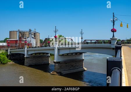 La forma y ponte in Zanesville, Ohio. Foto Stock