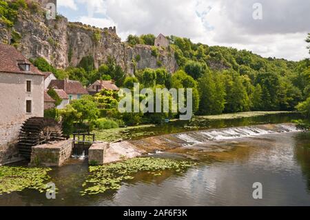 Antico mulino ad acqua sul fiume Anglin, angoli-sur-l'Anglin, Vienne (86), regione Nouvelle-Aquitaine, Francia. Elencato come uno dei borghi più belli Foto Stock