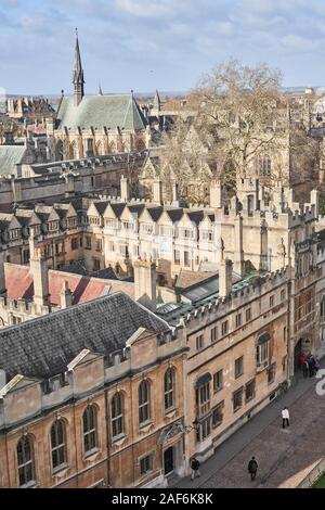 Vista aerea di Brasenose college dell'università di Oxford, Inghilterra, con Exeter College Chapel e la torre in background. Foto Stock