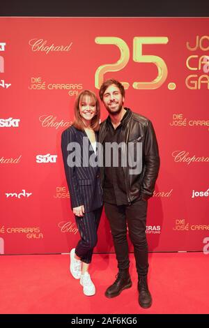 Lotte und Max Giesinger bei der 25. Jose Carreras Gala 2019 in der Halle:Eins der Messe Leipzig. Leipzig, 12.12.2019 Foto Stock