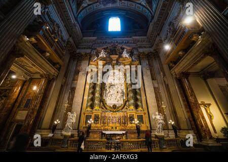 La cupola della chiesa del Gesù a Roma, Italia. Novembre-15-2019 Foto Stock