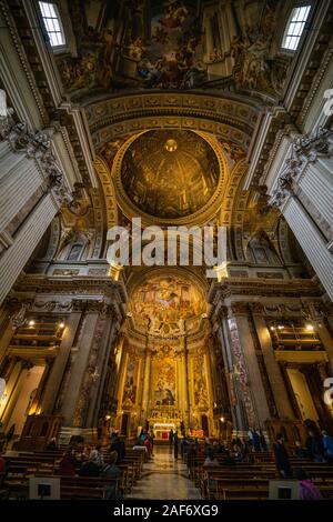 La cupola della chiesa del Gesù a Roma, Italia. Novembre-15-2019 Foto Stock