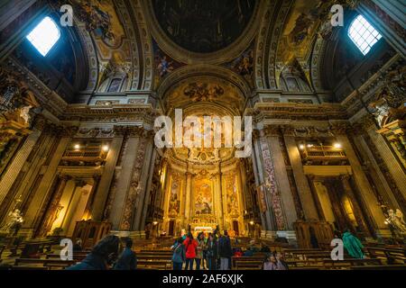 La cupola della chiesa del Gesù a Roma, Italia. Novembre-15-2019 Foto Stock