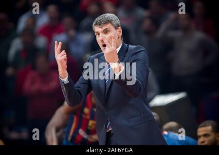 Head Coach Elimir Perasovic di Kirolbet Baskonia Vitoria-Gasteiz reagisce Foto Stock
