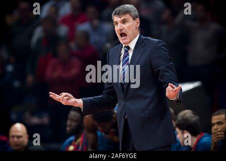 Head Coach Elimir Perasovic di Kirolbet Baskonia Vitoria-Gasteiz reagisce Foto Stock