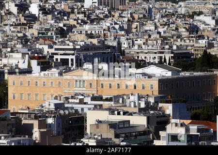 Atene, Grecia - Luglio 20, 2019: la sede del parlamento ellenico fotografato dall' Acropoli Foto Stock