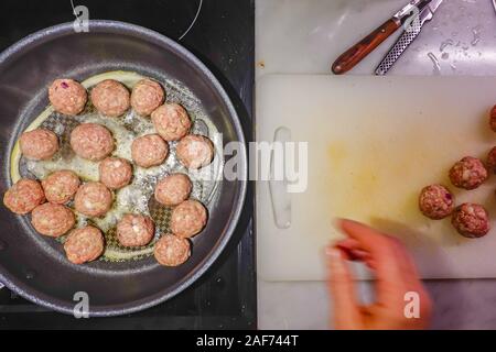Stoccolma, Svezia rendendo polpette svedese. | Utilizzo di tutto il mondo Foto Stock