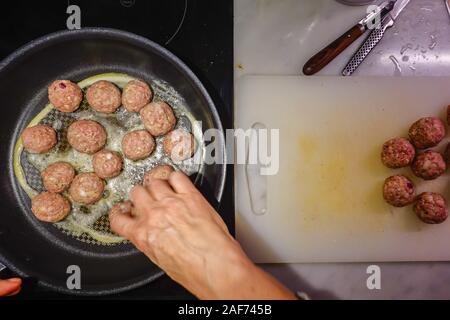 Stoccolma, Svezia rendendo polpette svedese. | Utilizzo di tutto il mondo Foto Stock