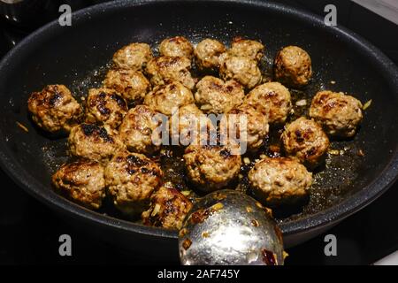 Stoccolma, Svezia rendendo polpette svedese. | Utilizzo di tutto il mondo Foto Stock