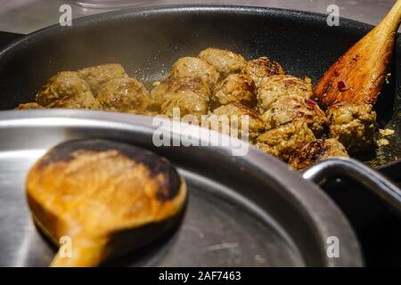 Stoccolma, Svezia rendendo polpette svedese. | Utilizzo di tutto il mondo Foto Stock