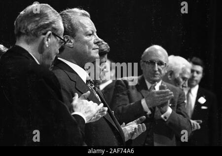 Le elezioni per il Bundestag nel 1972, qui la SPD conferenza a Dortmund il 13.10.1972, si è conclusa con il massimo riconoscimento per il DOCUP nella storia della Repubblica Federale. | Utilizzo di tutto il mondo Foto Stock