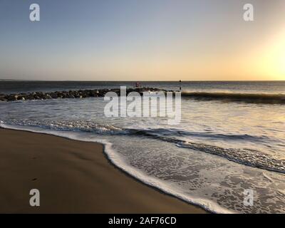 Un bel giorno su banchi di sabbia spiaggia, con te vento di burrasca. Suzanne credito McGowan / Alamy News Foto Stock