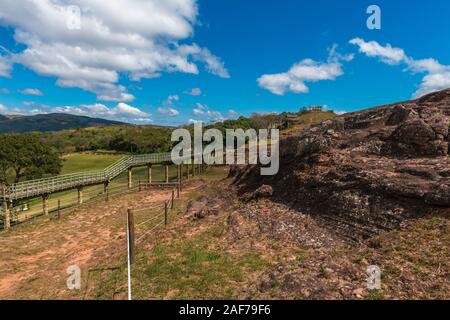 La Roccia, scavi del sito storico di El Fuerte, Patrimonio Mondiale dell Unesco, Samaipata, Dipartimento di Santa Cruz, Bolivia, America Latina Foto Stock